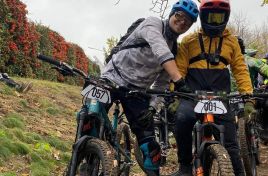 Spectacol şi adrenalină la o competiţie de ciclism montan, desfăşurată în parcul Valea Morilor (VIDEO)
