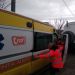 Intervenţia pompierilor: Din cauza drumului impracticabil, ambulanţa nu a ajuns la pacientă